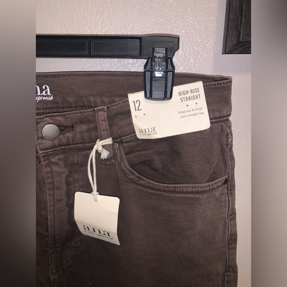 NWT Cropped High-Rise Straight Leg Jeans - Picture 4 of 6